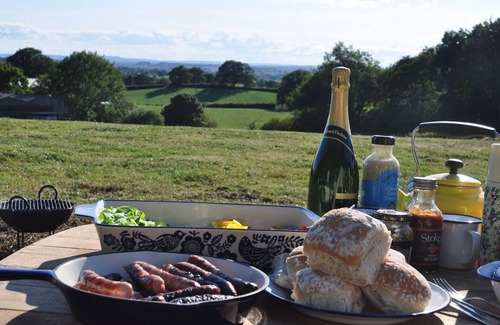 Shaftesbury Cabin | Immaculate and cosy Bell tent in Shaftesbury, UK