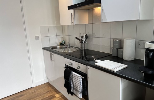 Dewsbury Apartment | Immaculate apartment suitable for workers and family