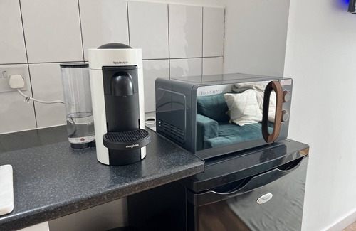 Dewsbury Apartment | Immaculate apartment suitable for workers and family