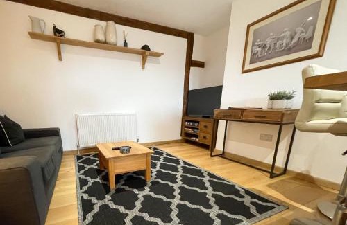 Dunmow Apartment | Immaculate barn annexe close to Stansted Airport