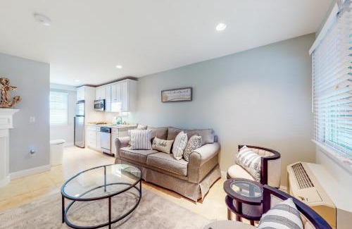 Dennis Port Apartment | Immaculate Beach Condo
