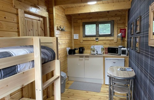 Allanfearn Cabin | Immaculate cabin 5 mins to Inverness dogs welcome