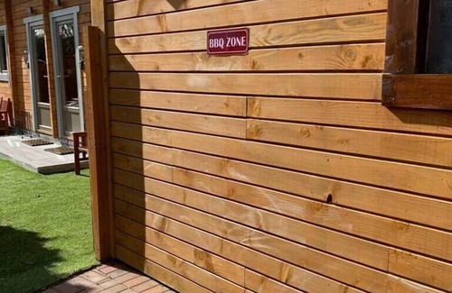 Allanfearn Cabin | Immaculate cabin 5 mins to Inverness dogs welcome