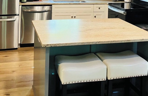 Bath Cabin | Immaculate cabin bordering national forest, close to Augusta, GA - -Masters