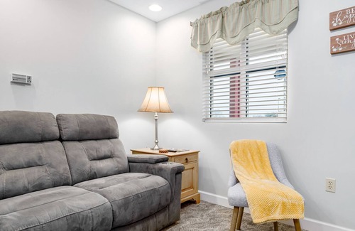 Bluff City Condo | Immaculate condo DIRECTLY across from Bristol Motor Speedway!
