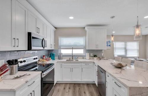 Town N County Park House | Immaculate & Cozy Entire Heated Pool House