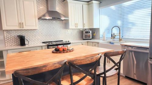 Laguna Shores House | Immaculate Double Masters - 1 Block To Beach