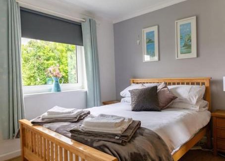 Scurlage House | Immaculate Gower Getaway with Pool & Facilities