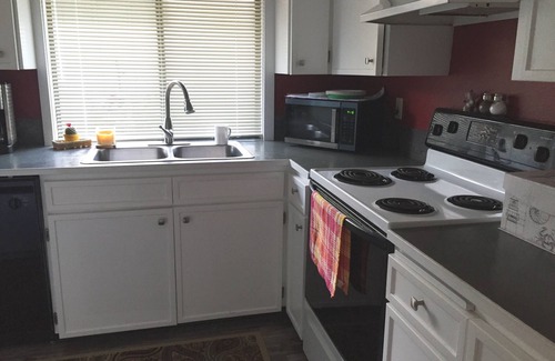 Corvallis House | Immaculate great location townhome