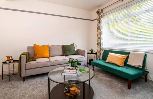 Derby House | Immaculate home close to City Centre with large drive