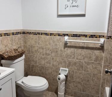 Newark Apartment | Immaculate Luxury 3KINGs Bed, 2 Bath