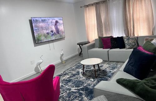 Newark Apartment | Immaculate Luxury 3KINGs Bed, 2 Bath