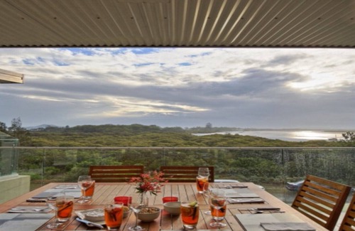 Hawks Nest House | Immaculate 'Majestic Views'