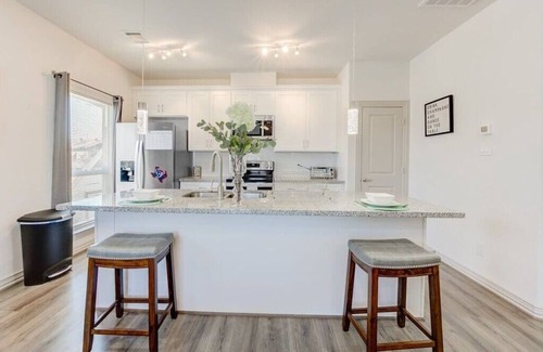 Houston House | Immaculate new home 8 mins from Downtown Houston