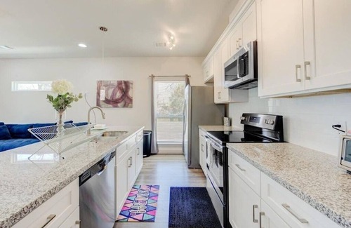 Houston House | Immaculate new home 8 mins from Downtown Houston