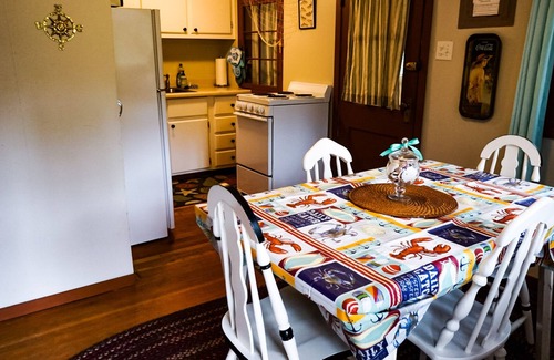 Drake Cottage | Immaculate Seashell River Cabin at Estes Park