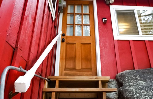 Drake Cottage | Immaculate Seashell River Cabin at Estes Park