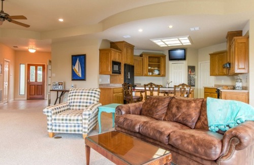 Canyon Lake House | Immaculate ten Brink House In Canyon Lake