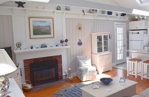 West Dennis House | Immaculate two bedroom home only 1 mile to West Dennis Beach!