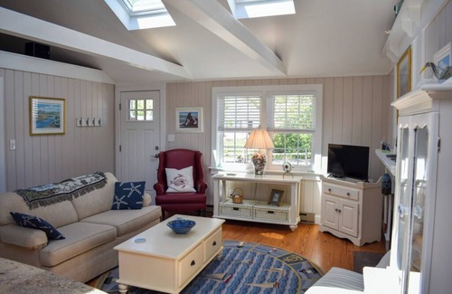 West Dennis House | Immaculate two bedroom home only 1 mile to West Dennis Beach!