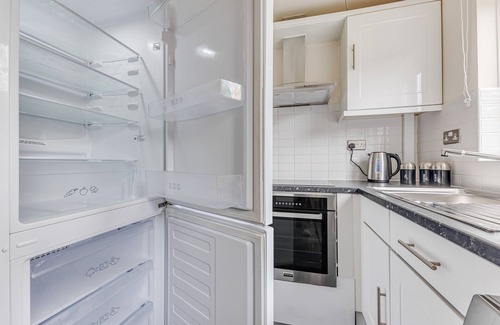 Renhold House | Immaculate two Bedroom house - Bedford MK41 0QE