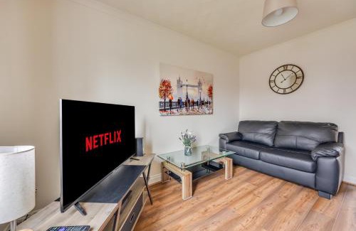 Renhold House | Immaculate Two Bedroom House with Parking