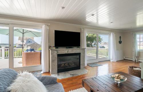 West Yarmouth House | Immaculate Waterfront Beach House home