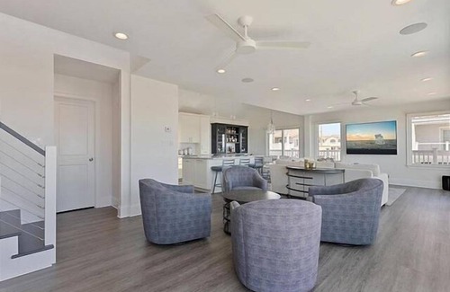 Dennisville House | Immaculately Renovated Beachfront Townhome with Incredible Views!