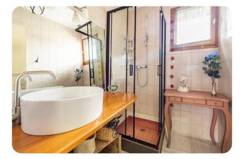 Varces-Allieres-et-Risset House | Immense chambre, salle de bain indépendante réservée aux hôtes, quartier calme, cour privée