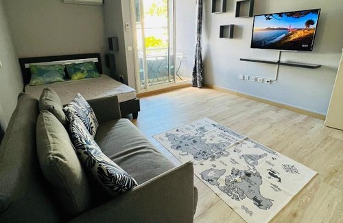 Sainte-Clotilde Apartment | Immense studio Ste Clotilde chez Nora