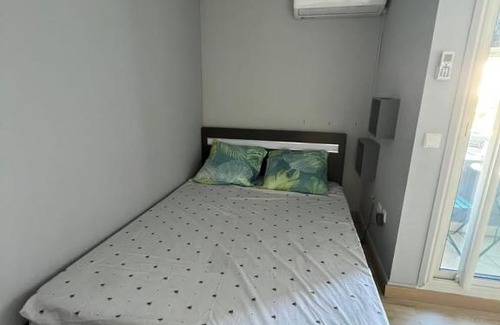 Sainte-Clotilde Apartment | Immense studio Ste Clotilde chez Nora