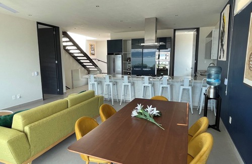 Guadalajara House | Immerse yourself in luxury at our exclusive lakeside retreat at Chapala Lake