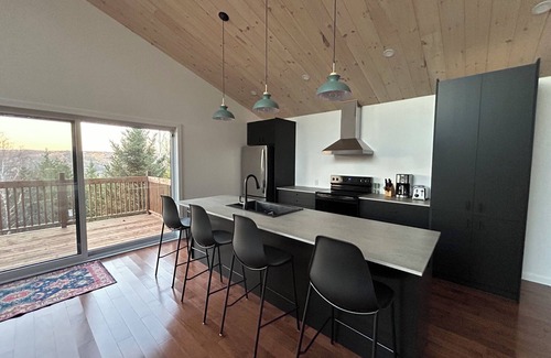 Baie-St-Paul Ski Chalet | Immerse yourself in nature, perched in the forest!