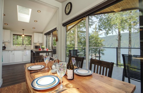 Port Renfrew Cottage | Immerse yourself in the splendour of the wild west coast of Vancouver Island.