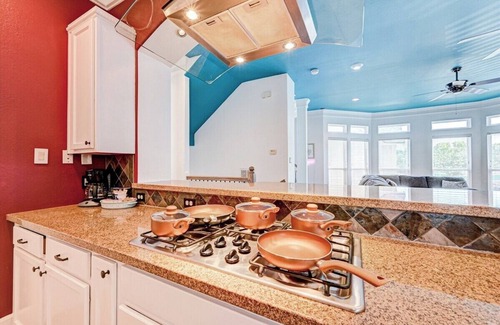 Greater Heights House | Immerse Yourself in a Vibrant Haven Centrally Located