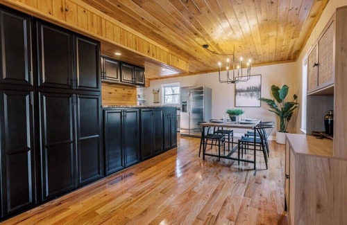 Wellington Cabin | Immerse yourself into the hills of Kentucky & enjoy the escape from the grind of the daily hustle