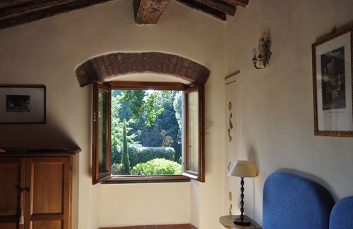 Sarzana House | Immersed in a private secular park, equidistant from Cinque Terre and Versilia