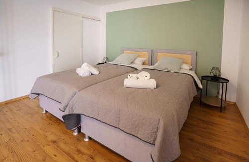 Stuhr Apartment | ImmoStay #2 -Moderne Wohnung mit zwei Balkonen, WLAN & Parkmöglichkeit