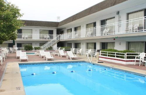 North End Hotel | Impala Island Inn