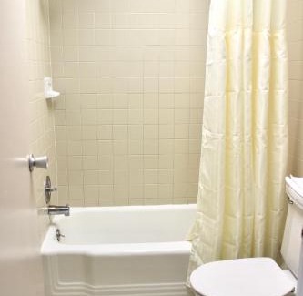 North End Hotel | Impala Island Inn