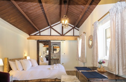 Aldermaston Wharf Apartment | IMPALA - NO.6, pet friendly, with a garden in Goring-On-Thames