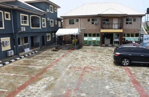 Epetu Cabin | Impeccable 1-Bed Executive Luxury Hotel Apartment