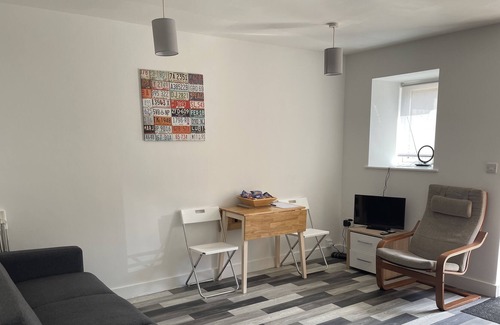 Chesterfield Apartment | Impeccable 1-Bed Apartment in Chesterfield