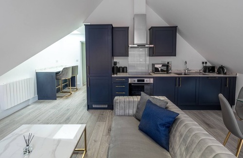 Camberley Apartment | Impeccable 2-Bed Apartment in Camberley