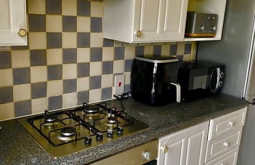 Thamesmead Apartment | Impeccable 2-Bed Apartment in London