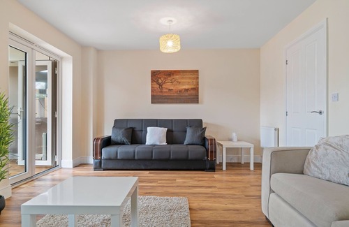 Havering House | Impeccable 3-Bed House in Hornchurch