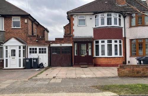 Stonnall House | Impeccable 3-bed House in Birmingham