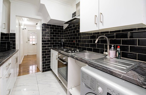 Abbey Wood House | Impeccable 3-Bed House in Abbeywood