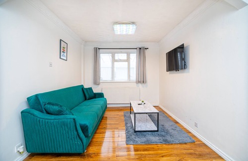 Abbey Wood House | Impeccable 3-Bed House in Abbeywood