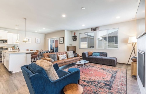 East Port Orchard House | Impeccable 4 BR Home in Heart of Port Orchard